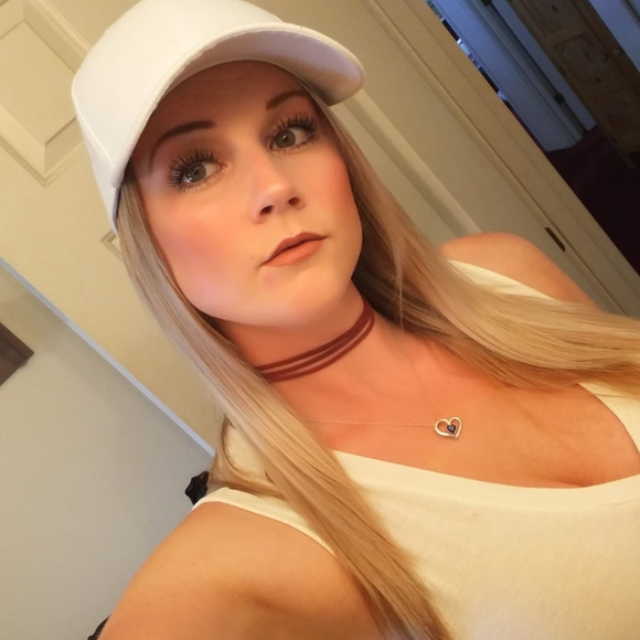 Meet your Posher, Aleena - Picture 2 of 7